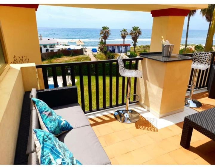 Beachfront Apartment - Sea Views - Марбелья Экстерьер фото
