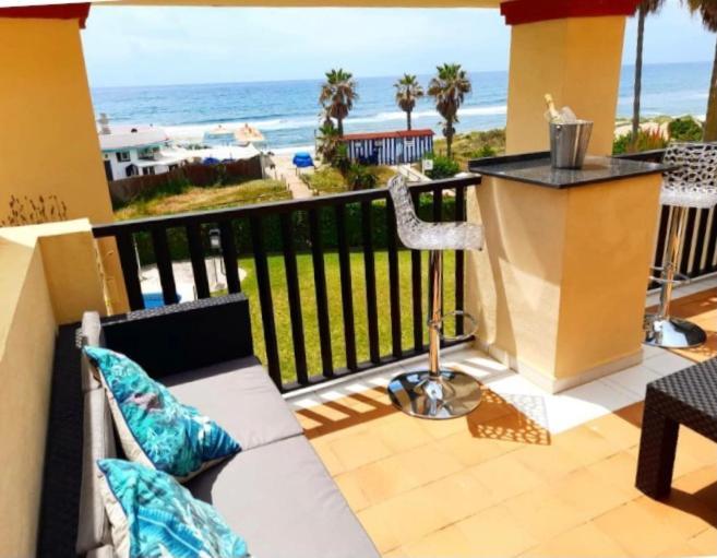 Beachfront Apartment - Sea Views - Марбелья Экстерьер фото