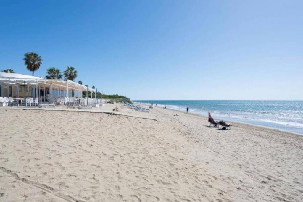 Beachfront Apartment - Sea Views - Марбелья Экстерьер фото
