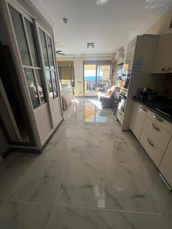 Beachfront Apartment - Sea Views - Марбелья Экстерьер фото